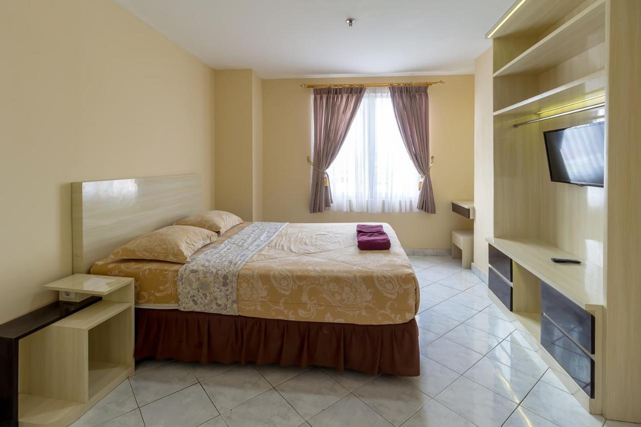 Hotel Golden Sky Pluit Jakarta Exterior photo