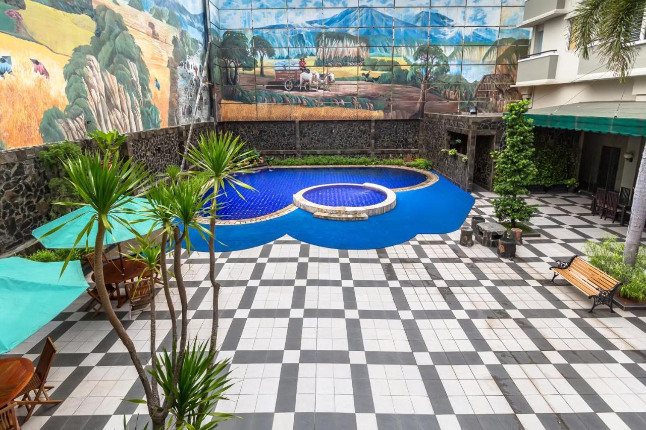Hotel Golden Sky Pluit Jakarta Exterior photo