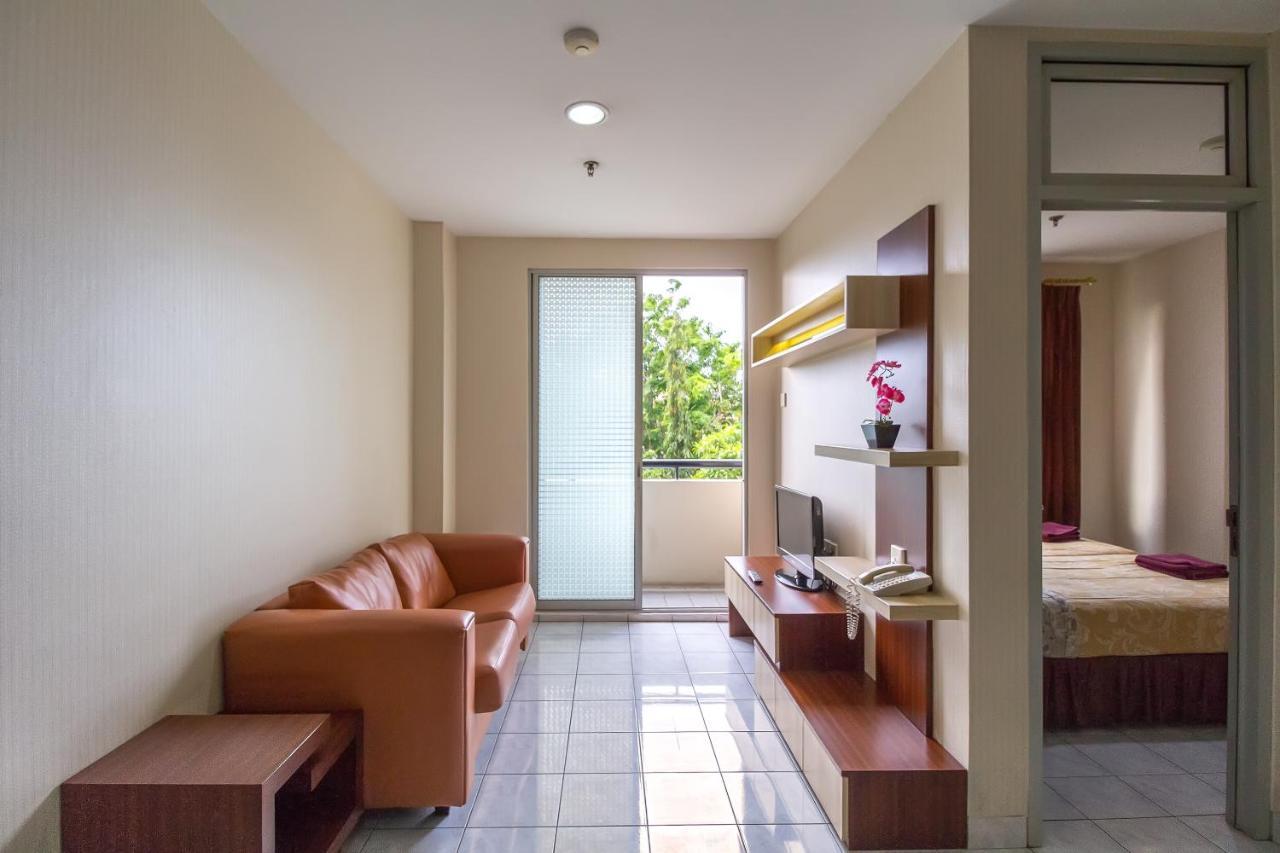 Hotel Golden Sky Pluit Jakarta Exterior photo