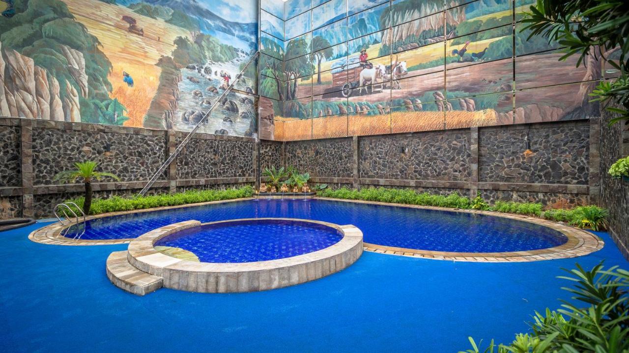 Hotel Golden Sky Pluit Jakarta Exterior photo